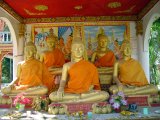 Buddha Statuen im That Luang