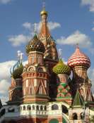 La cathédrale Saint-Basile sur la place rouge de Moscou