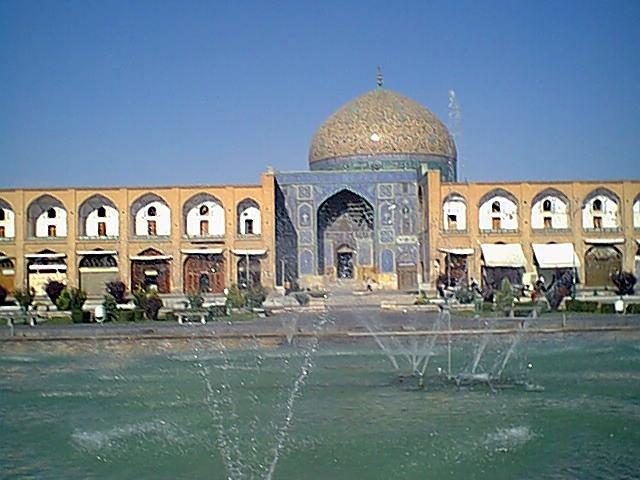 مسجد شيخ لطف اله در ميدان نقش جهان